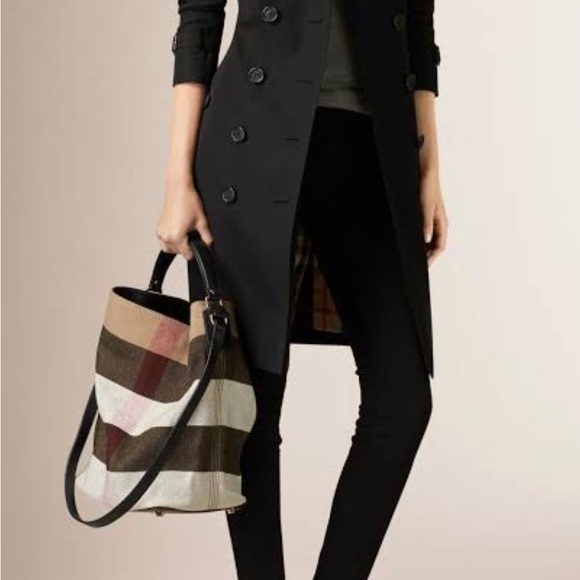 EUC - Burberry medium Susanna jute mega check bucket bag with two straps - Picture 2 of 13